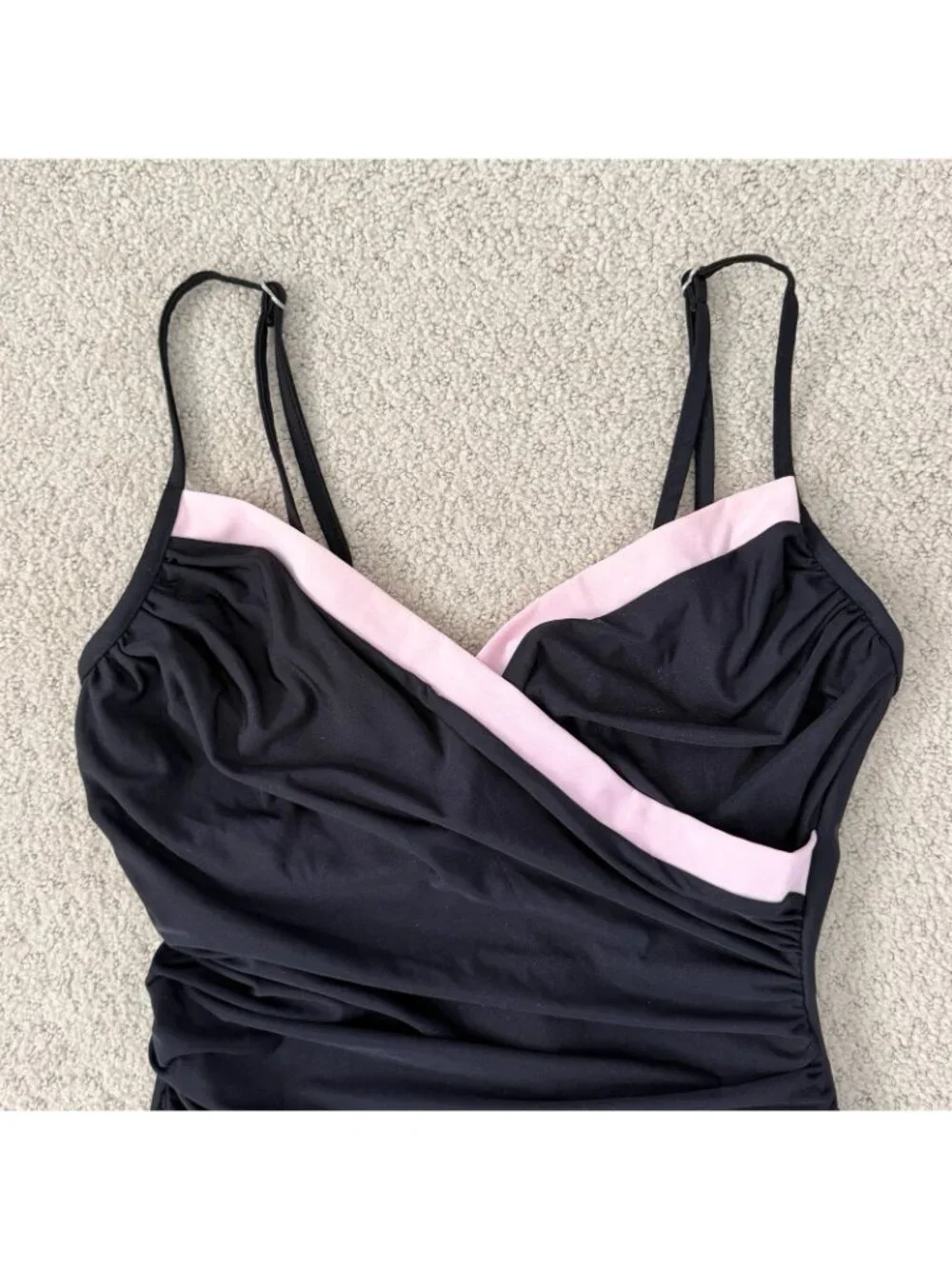 Miraclesuit Black One Piece Swimsuit Pink Underwire Slimming Women’s Size 14